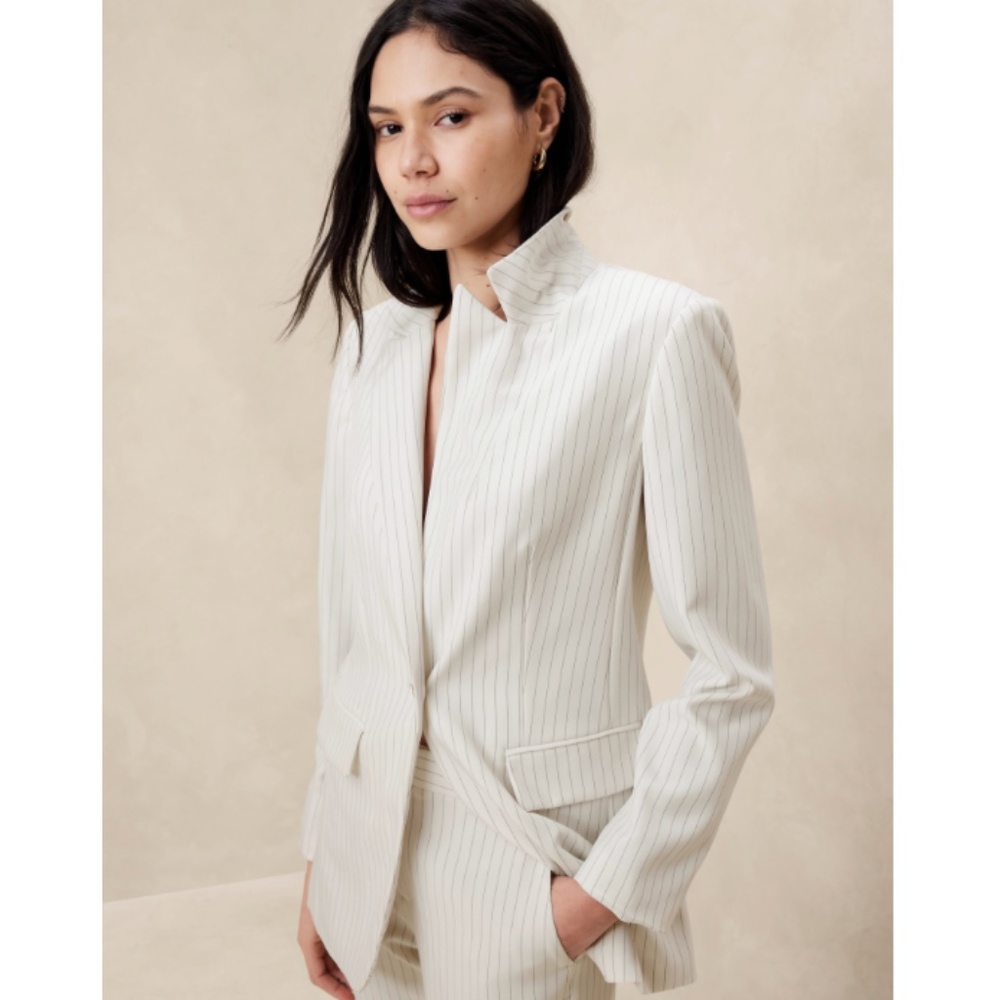 NWOT - Banana Republic Sculpted Suit Blazer - White Stripe - Size 14